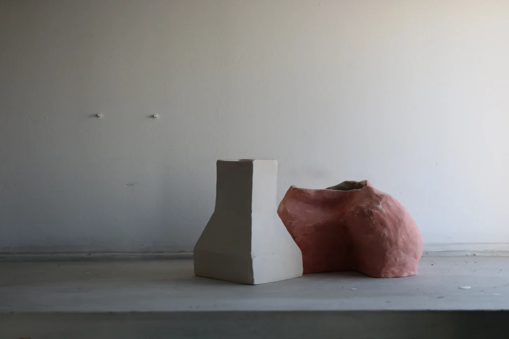 Reconstruire 2020 grès blanc et engobe rouge, , sculpture, camillepaulettejannette.com