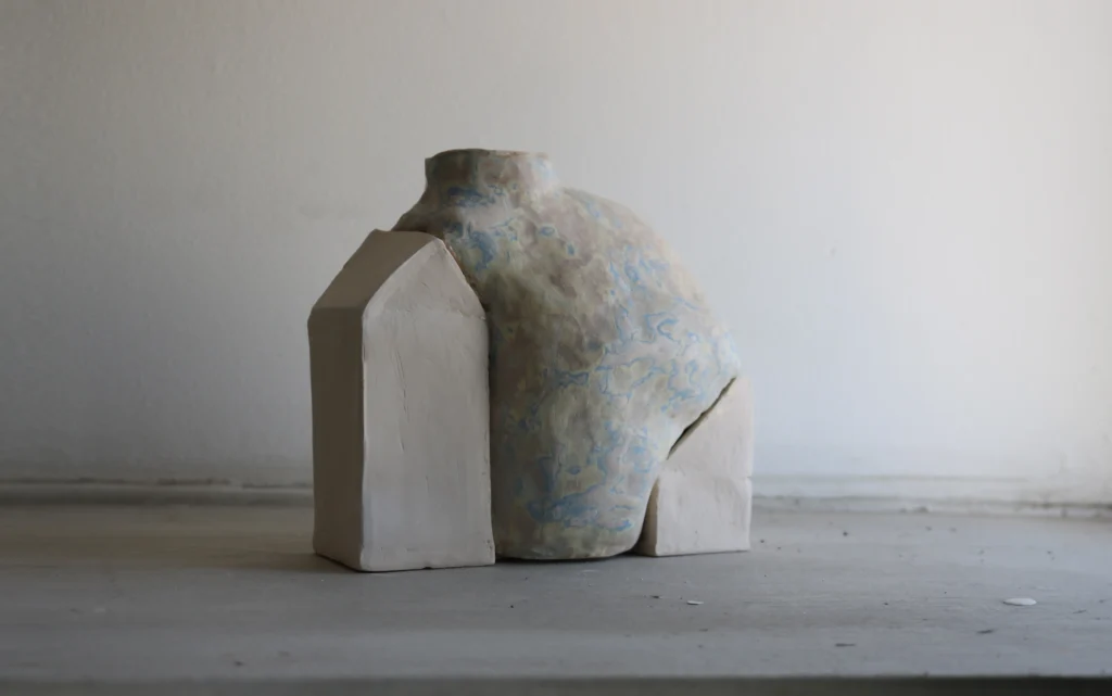 Habiter 2021 grès blanc et engobe vert, bleu, rouge, , sculpture, camillepaulettejannette.com